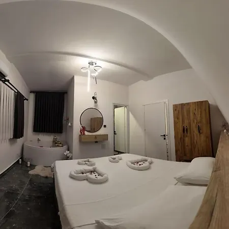 Mutlu Ve Huzur Dolu Bir Tatil Ortaca (Mugla)